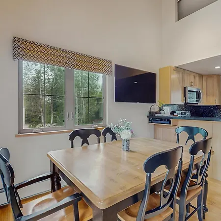 Chic Condo Unit 1-3