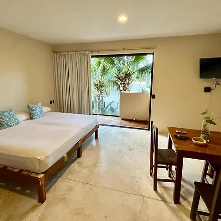 Moonshine Tulum Hotel & Hostel-2