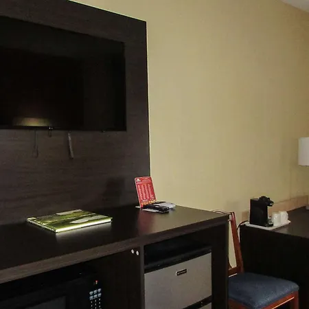 Quality Inn & Suites Benton Harbor - St Joseph-2