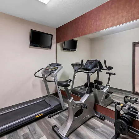 Quality Inn & Suites Manhattan-2