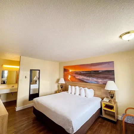 Days Inn By Wyndham Mackinaw City - Lakeview-2