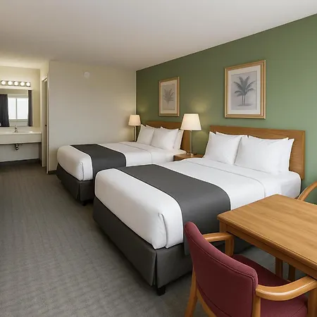 Great Lakes Inn Mackinaw City-3