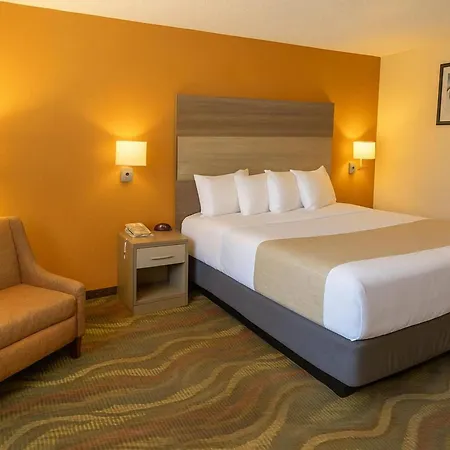 Travelodge By Wyndham Muskegon-3
