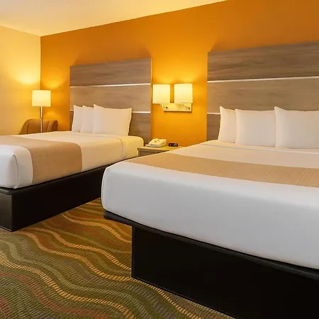 Travelodge By Wyndham Muskegon-2