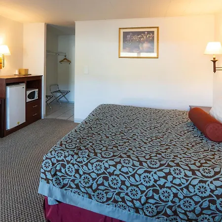 Hills Inn-2