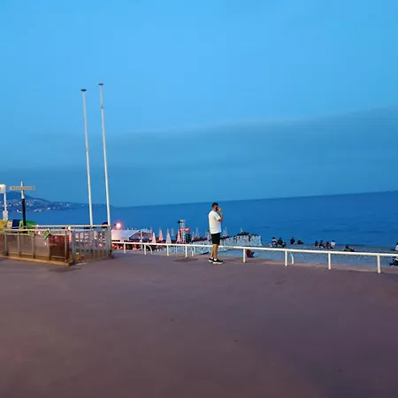 Nice Chambre Exclusive Dans 2 Pieces 40 M2 Atypique Original Dans Grande Structure Type Appartement D'Hote 80 M2 200 M Mer Promenade Des Anglais Sejour Chez L'Habitant-3