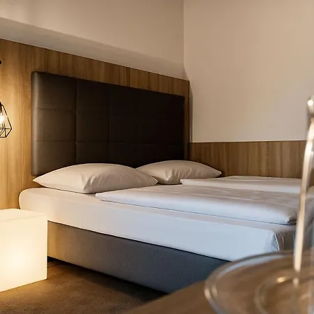 Plaza Hotel&Living Frankfurt-2