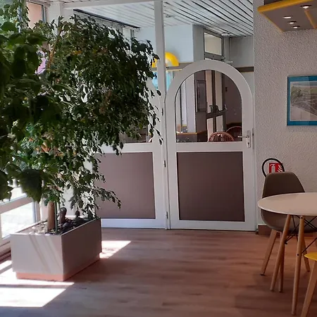 Egg Hotel - Hotel Les Gens De Mer Dieppe-2
