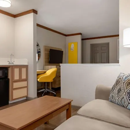 Days Inn By Wyndham Suites Fredericksburg-3