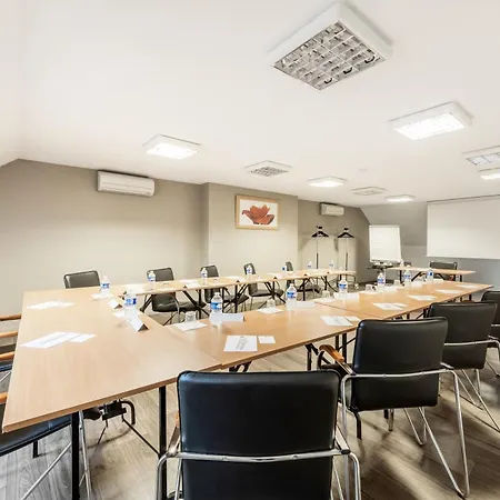 Comfort Hotel Orleans Saran-3