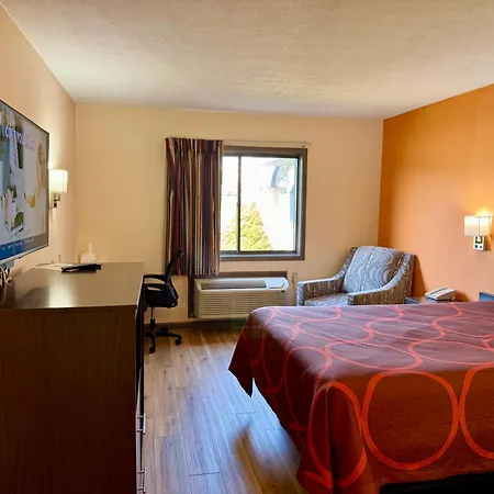 Super 8 By Wyndham Hillsville-3