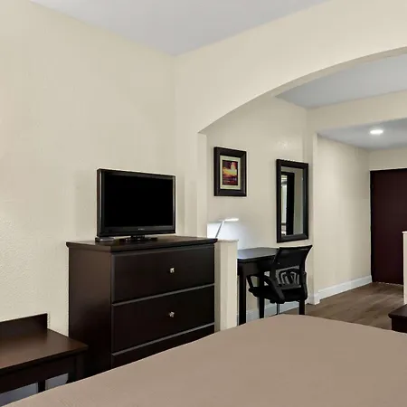 Quality Inn And Suites Lafayette-2