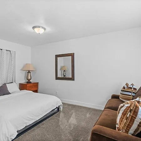 Modern Private Whole Unit 4 Bedroom Guest Suite King Bed-2