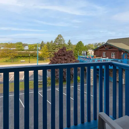 Days Inn By Wyndham Mackinaw City - Bridgeview Area-2
