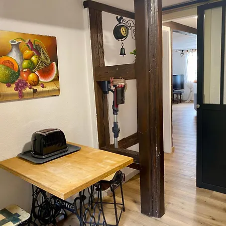 Gîte de caractère au calme , proche quartier historique, Au Merlenchanteur-2