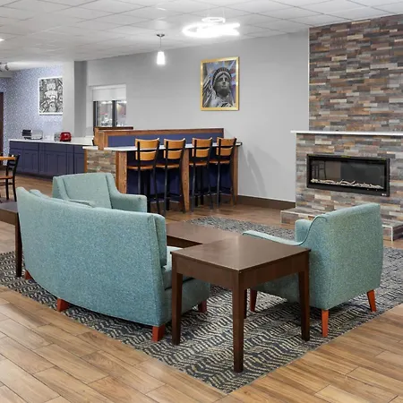 Americinn & Suites By Wyndham Baraboo Event Center-2