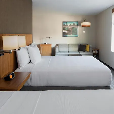 Hyatt Place Long Island City-3
