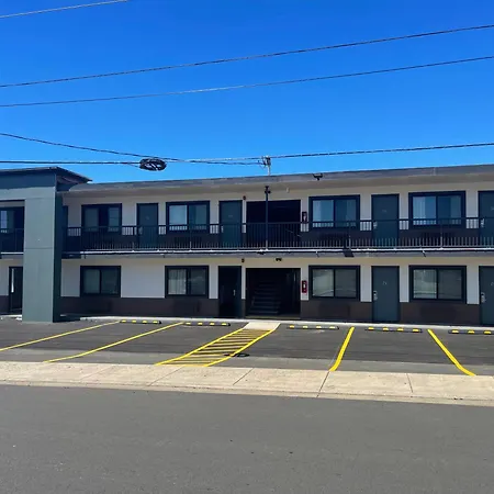 Seven Seas Inn & Suites-3