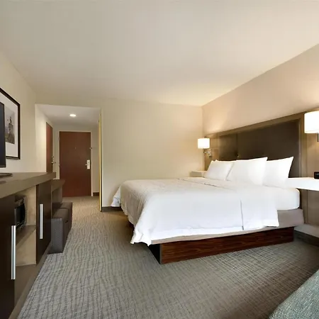 Hampton Inn & Suites Middletown-2