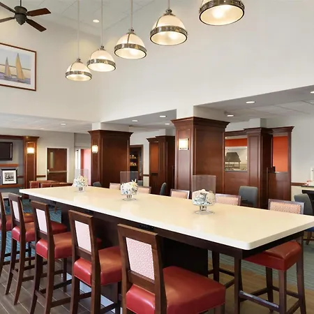 Hampton Inn & Suites Middletown-3