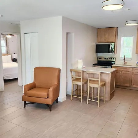 Marco Island Lakeside Inn-3
