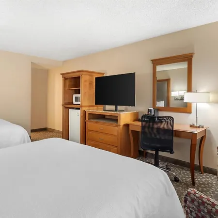 Best Western Plus Oak Harbor Hotel & Conference Center-3