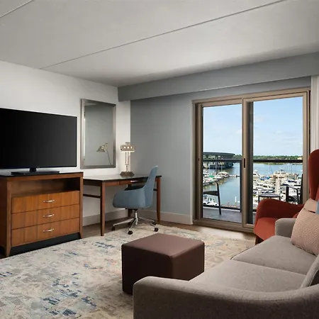 Hilton Garden Inn Charleston Waterfront/Downtown-2