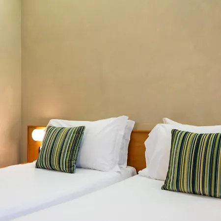 Hotel Embassy-2