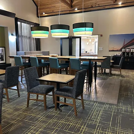 Comfort Inn & Suites Toledo North-3