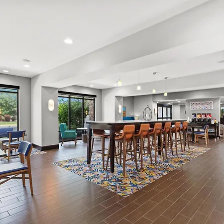 Hampton Inn Dekalb - Near The University-3