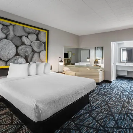 Super 8 By Wyndham Traverse City-2