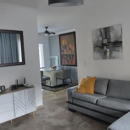 Nely Y Pietro Share Apartment-3