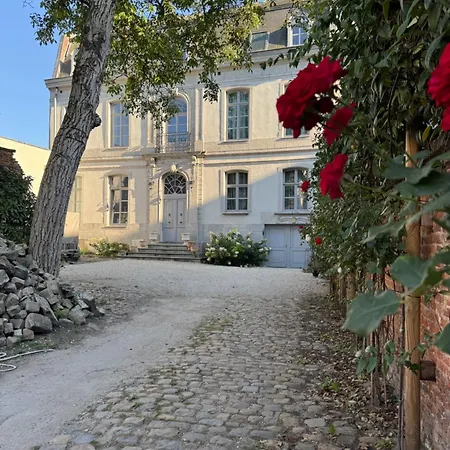 La Maison De La Duchesse De La Valliere - Chambre Rosaline - Parking Prive Gratuit-2