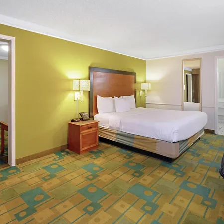 Travelodge By Wyndham Phoenix North-3
