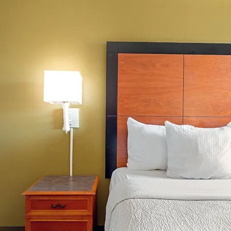 Travelodge By Wyndham Phoenix North-2