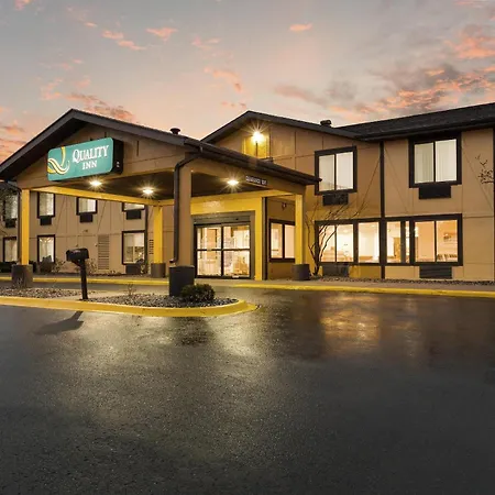 Quality Inn Marquette-3
