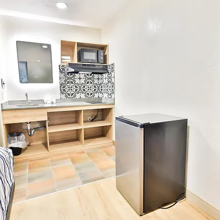 West Texas Inn & Suites With Kitchenette-3