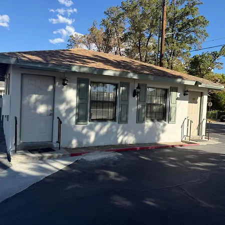 Bishop Elms Motel-2