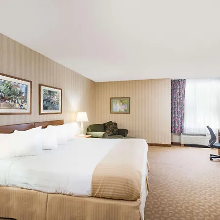 Ramada By Wyndham Watertown Thousand-3