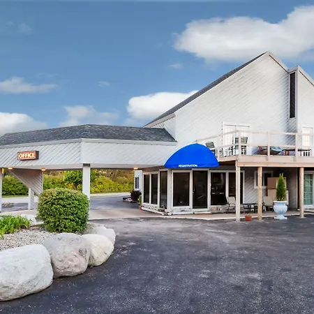 Knights Inn Mackinaw City-2