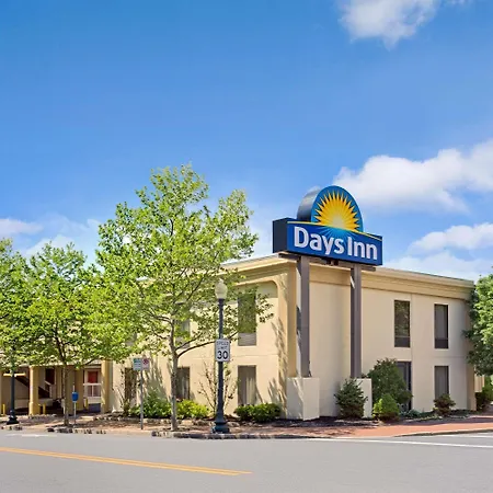 Days Inn By Wyndham Silver Spring-3