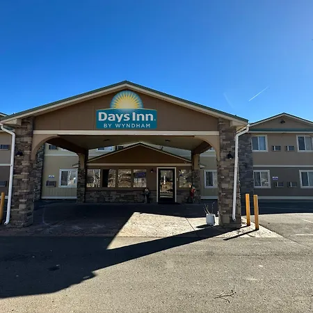 Days Inn & Suites By Wyndham Gunnison-3