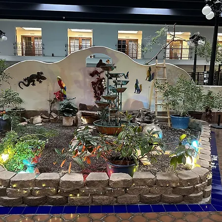 Ramada By Wyndham Las Cruces Hotel & Conference Center-2