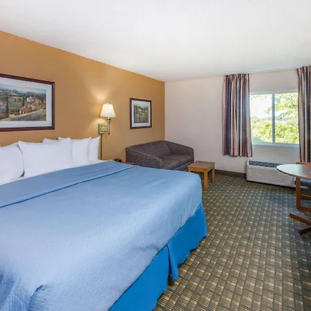 Days Inn By Wyndham Kirksville-2