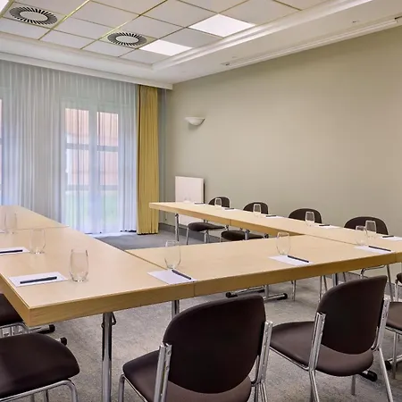 Courtyard By Marriott Magdeburg-3
