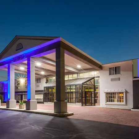 Days Inn By Wyndham Sandusky Cedar Point-3
