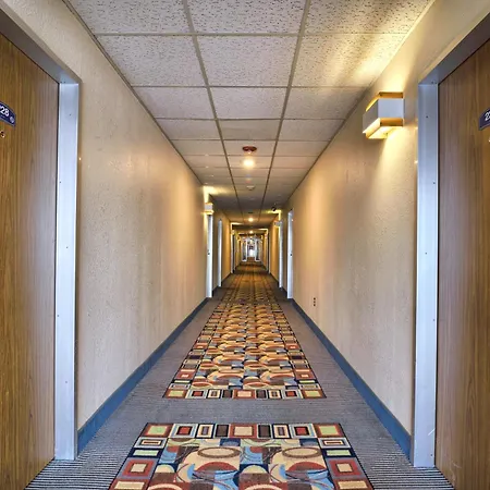 Howard Johnson By Wyndham Bangor-2