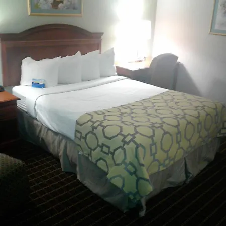 Baymont By Wyndham Clarksville Northeast-3