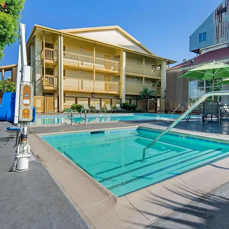 La Quinta Inn & Suites By Wyndham Irvine Spectrum-3