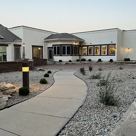 Orangewood Inn & Suites Kansas City Airport-2